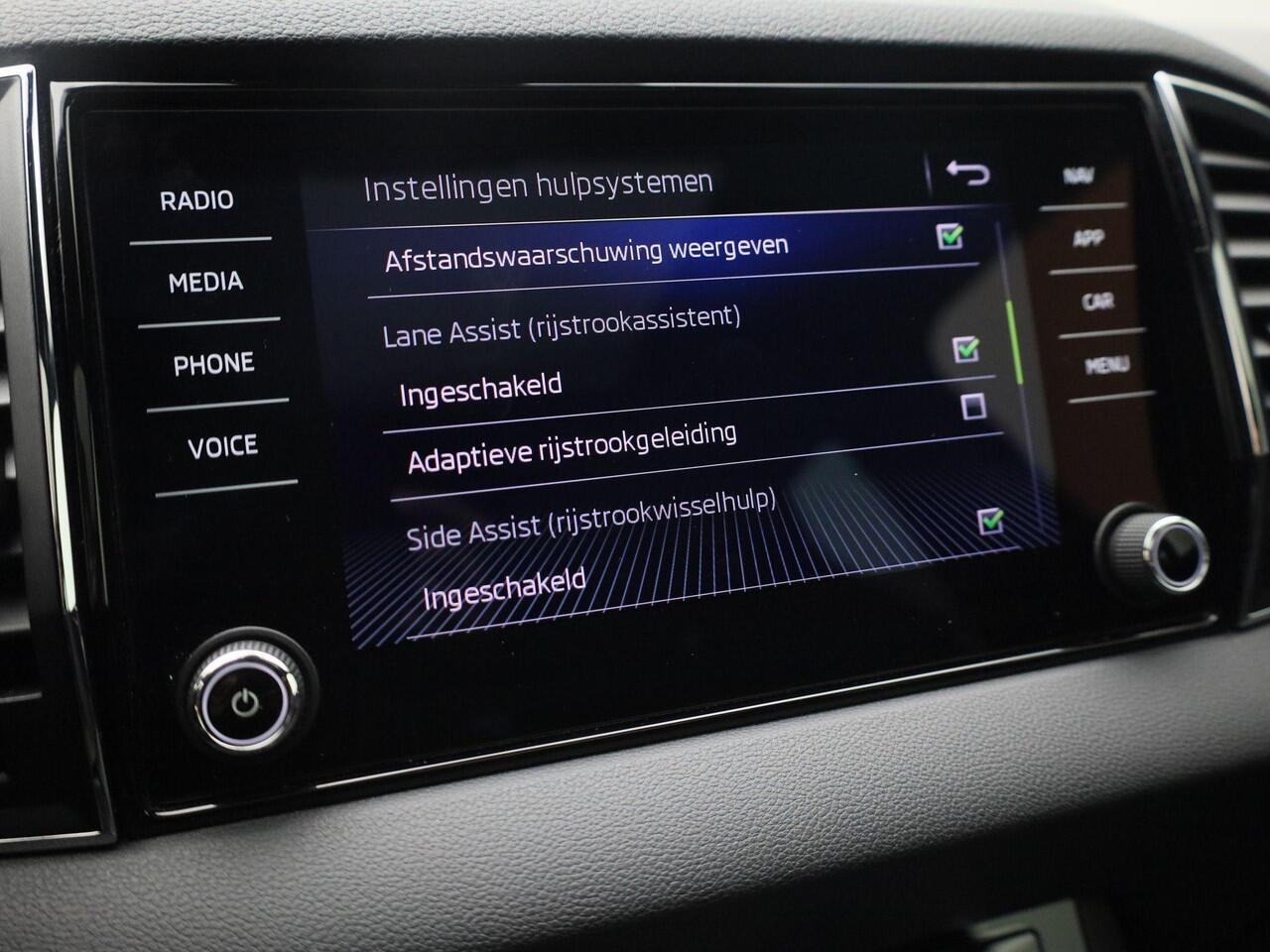 Skoda Karoq 1.5TSI/150pPK Sportline Business DSG · Panoramadak · Camera · Trekhaak · Apple/Android Car Play