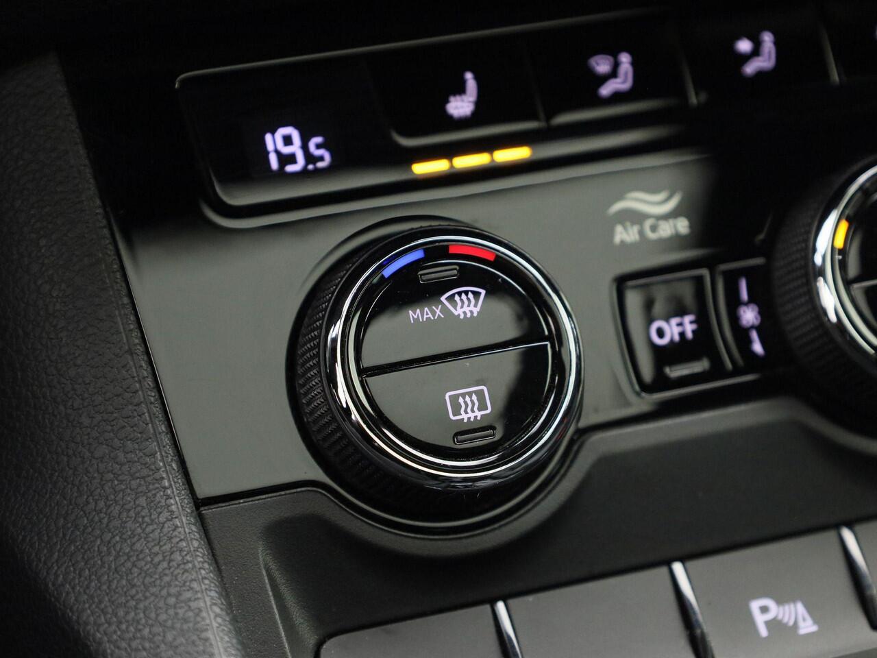 Skoda Karoq 1.5TSI/150pPK Sportline Business DSG · Panoramadak · Camera · Trekhaak · Apple/Android Car Play