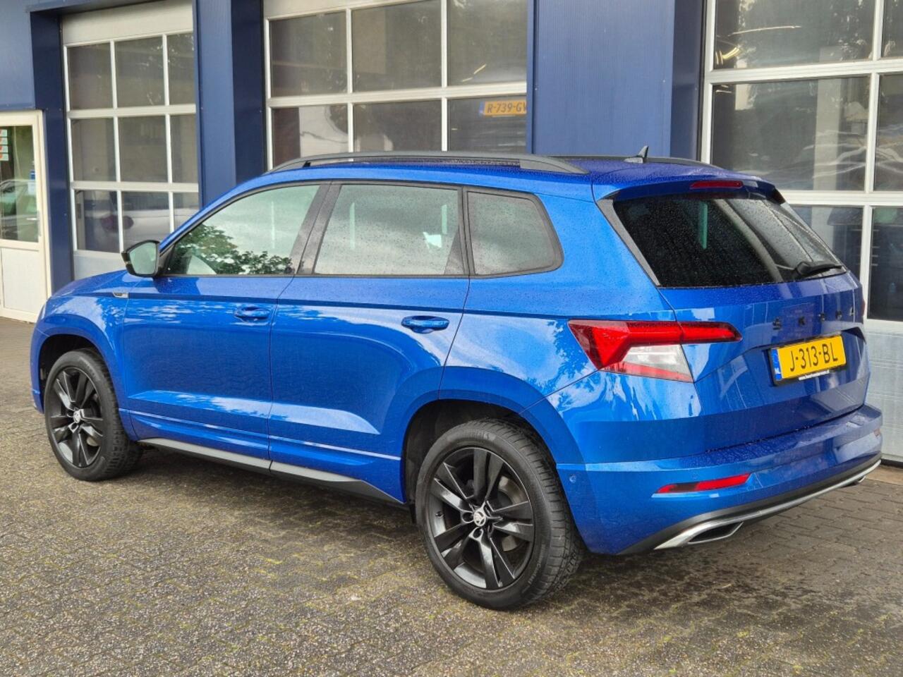 Skoda Karoq 1.5 TSI Sportline. Business. Aut, Trekhaak, Pano, Stoelverw, Camera ALL IN PRIJS.