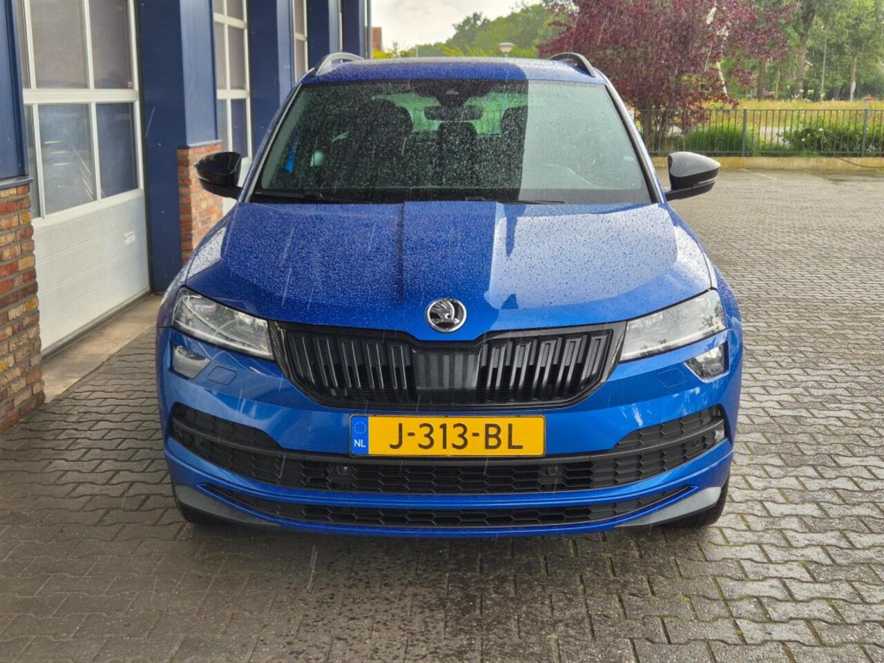 Skoda Karoq 1.5 TSI Sportline. Business. Aut, Trekhaak, Pano, Stoelverw, Camera ALL IN PRIJS.