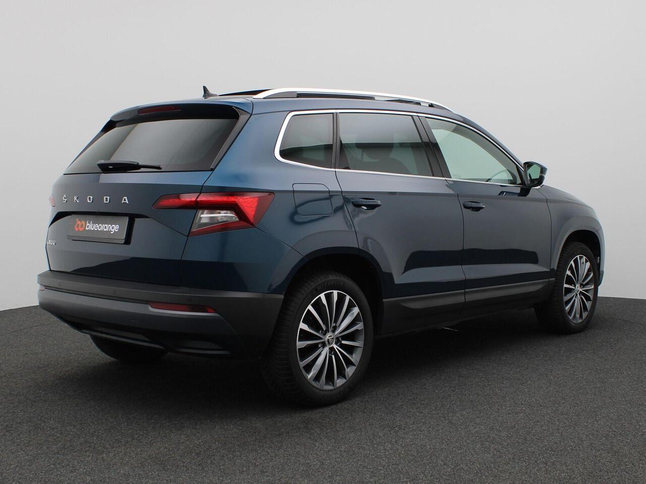 Skoda Karoq 1.5 TSI ACT Business Edition 150PK DSG Pano-Schuifdak, Canton Audio, Keyless, Memorystoel, Adaptieve Cruise Control, Achteruitrijcamera, Side Assist, Navi, Stoelverwarming, Voorruitverwarming, 18" LM Velgen