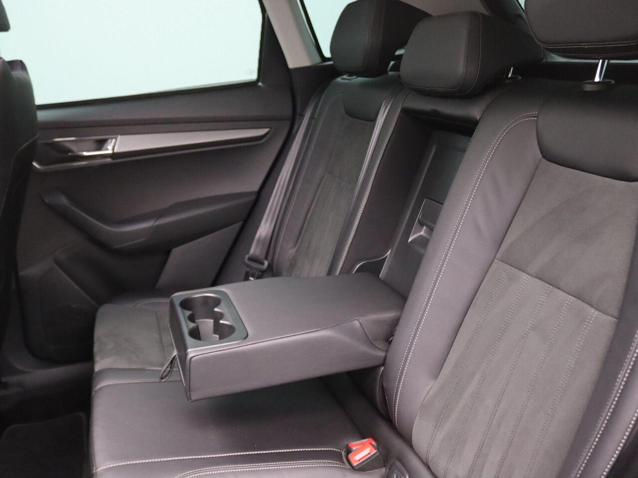 Skoda Karoq 1.5 TSI ACT Business Edition 150PK DSG Pano-Schuifdak, Canton Audio, Keyless, Memorystoel, Adaptieve Cruise Control, Achteruitrijcamera, Side Assist, Navi, Stoelverwarming, Voorruitverwarming, 18" LM Velgen