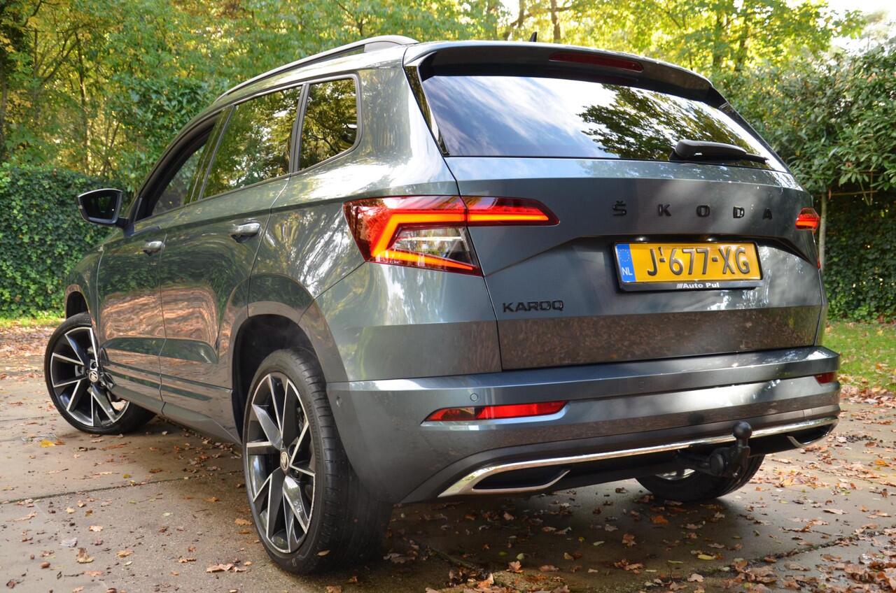 Skoda Karoq 1.5 TSI ACT Sportline Business Automaat/Led/Pdc/Ecc/Navi/Virtual Cockpit/Cruise control adaptief/Privacy-Glass/Achteruitrijcamera/Stoelverwarming/19-Inch Lmv/Trekhaak-Wegklapbaar