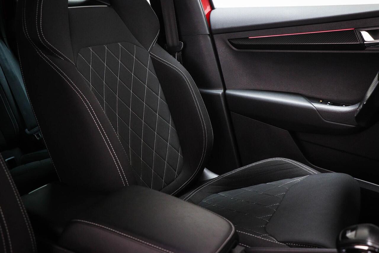 Skoda Karoq 1.5 TSI ACT Sportline Business | DAB | STOELVERWARMING | CAMERA | 19"