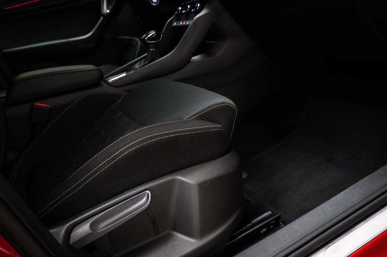 Skoda Karoq 1.5 TSI ACT Sportline Business | DAB | STOELVERWARMING | CAMERA | 19"