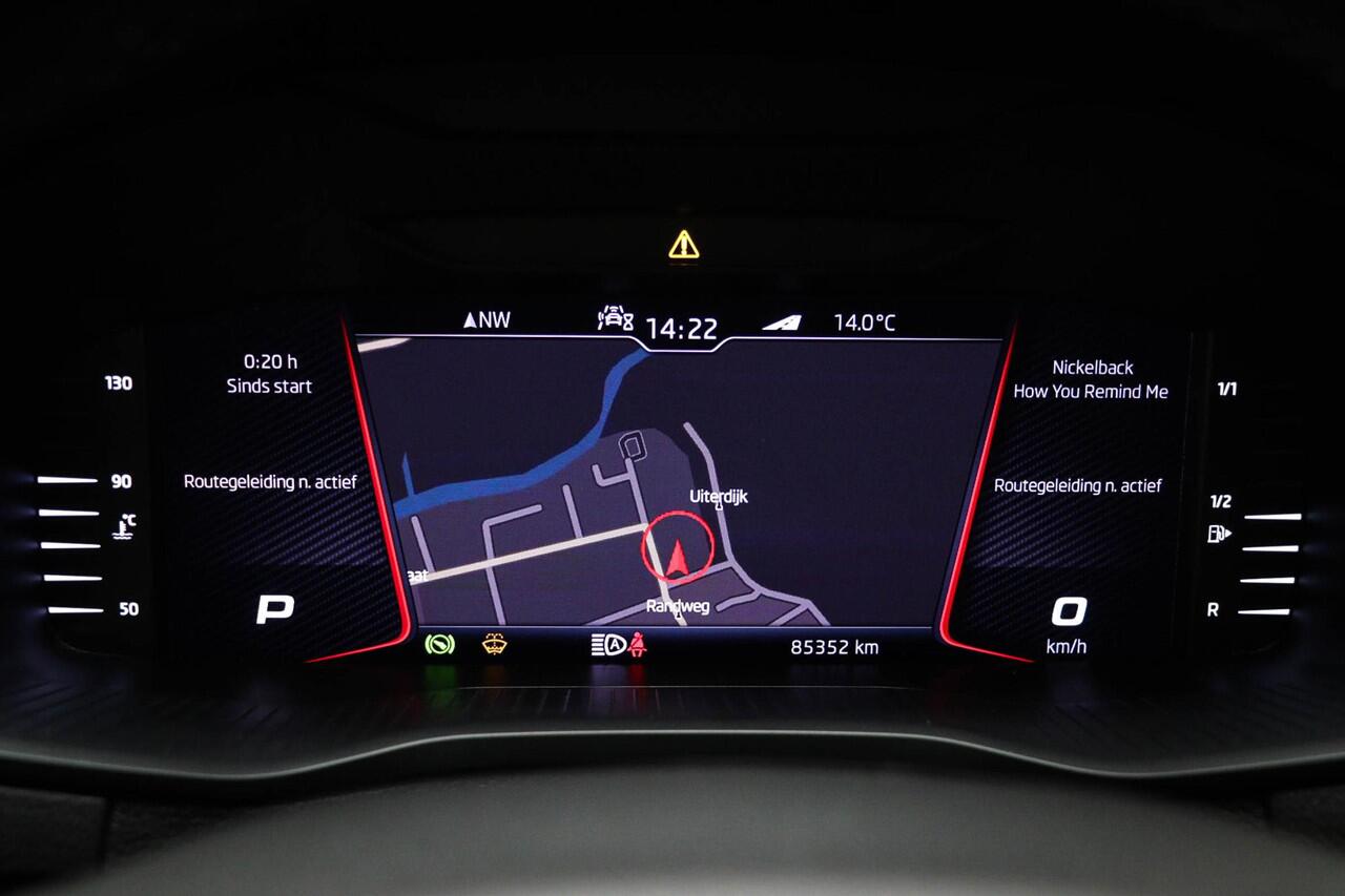 Skoda Karoq 1.5 TSI ACT Sportline Business | DAB | STOELVERWARMING | CAMERA | 19"