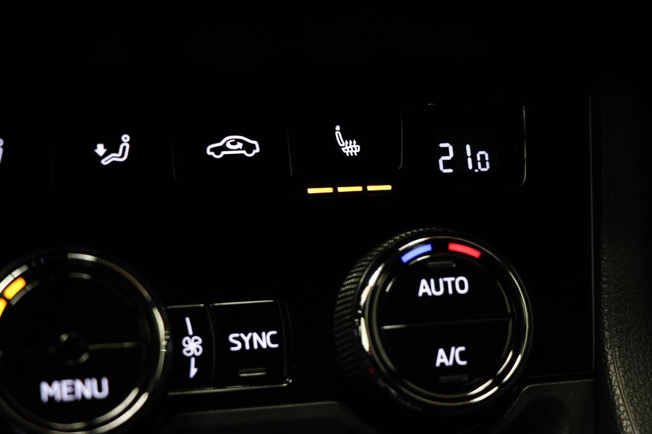 Skoda Karoq 1.5 TSI ACT Sportline Business | DAB | STOELVERWARMING | CAMERA | 19"