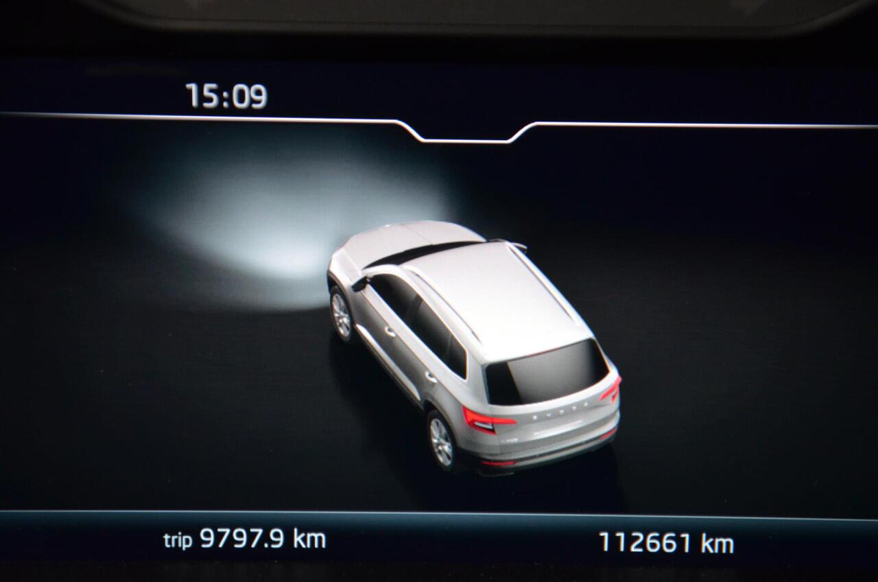 Skoda Karoq 1.5 TSI ACT Sportline Business Automaat/Navi/Audio installatie premium/Led/Pdc/Ecc/Stuur&Stoelverwarming/Virtual Cockpit/Achteruitrijcamera/Cr-Control adaptief/Canton/Privacy-Glass/19-Inch Lmv/Trekhaak wegklapbaar