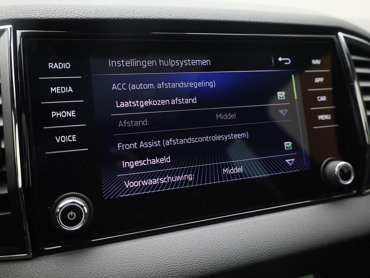 Skoda Karoq 1.5TSI/150PK Sportline Business DSG · Panoramadak · Camera · Trekhaak · Apple/Android Car Play ·