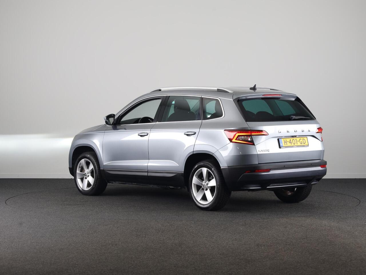 Skoda Karoq 1.0 TSI Business Edition 115 PK | Navigatie | Parkeercamera | Keyless entry |