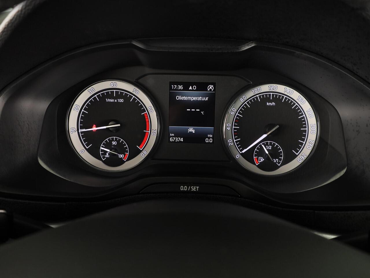 Skoda Karoq 1.0 TSI Business Edition 115 PK | Navigatie | Parkeercamera | Keyless entry |