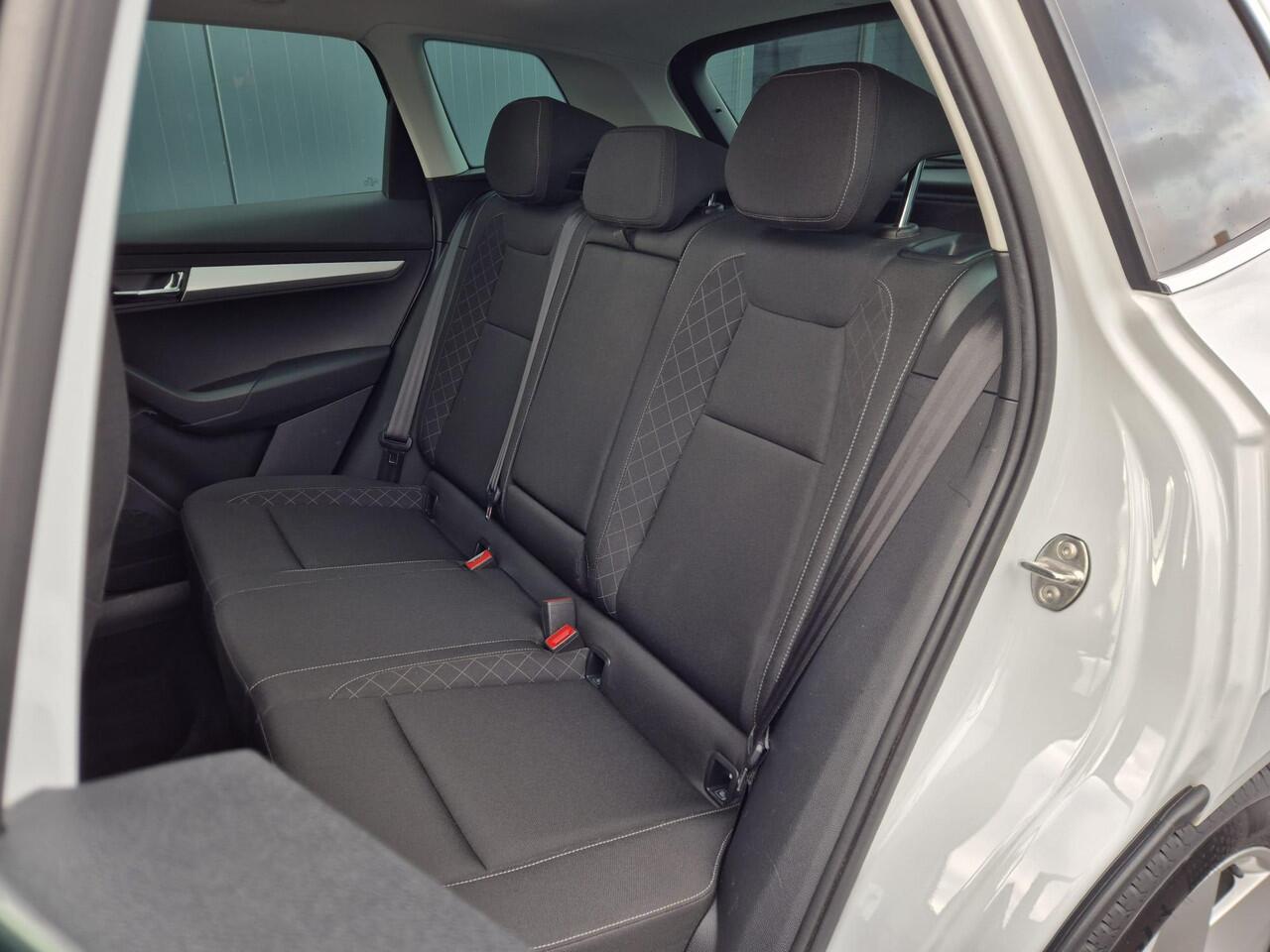 Skoda Karoq 1.0 TSI Ambition Business | BTW | Automaat | Pano | Virtual | trekhaak | Carplay