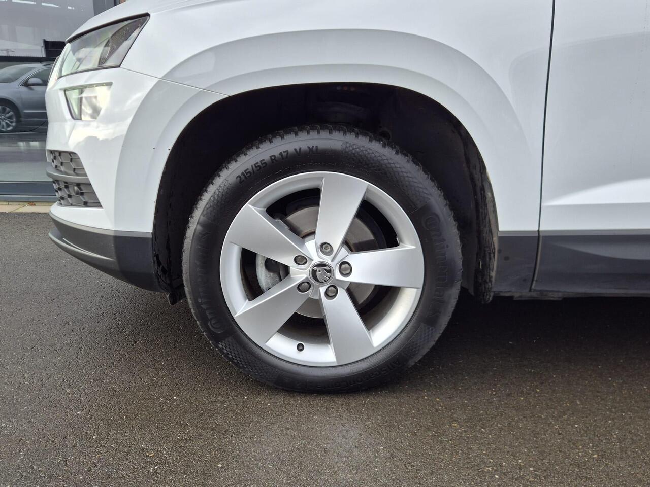 Skoda Karoq 1.0 TSI Ambition Business | BTW | Automaat | Pano | Virtual | trekhaak | Carplay