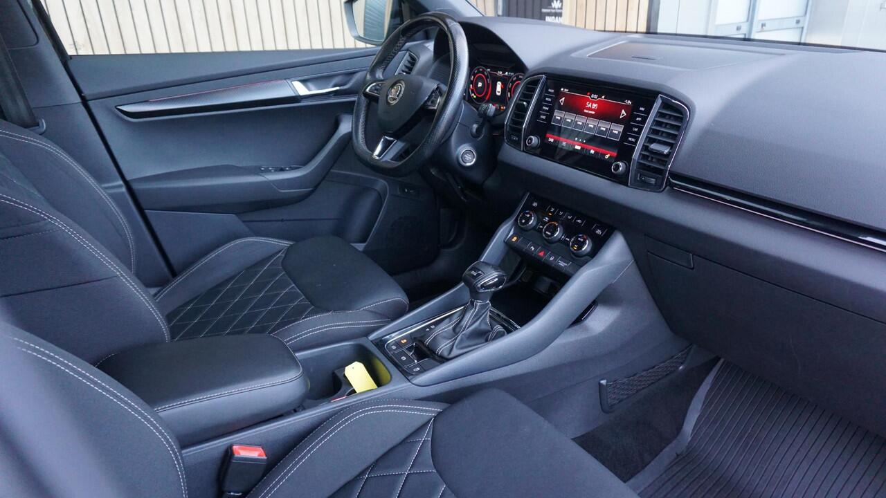 Skoda Karoq 1.5 TSI 150pk Sportline Business Virtual Navi A-Camera Sfeerverlichting Adaptive Cruise Keyless LED 88140km!