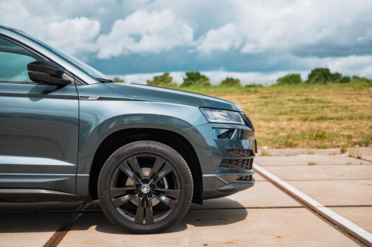 Skoda Karoq 1.5 TSI 150PK DSG Sportline | TREKHAAK | DIGI DASH | NAVI | ELEKTRISCH BEDIENBARE ACHTERKLEP | ADAPTIVE CRUISE CONTROL