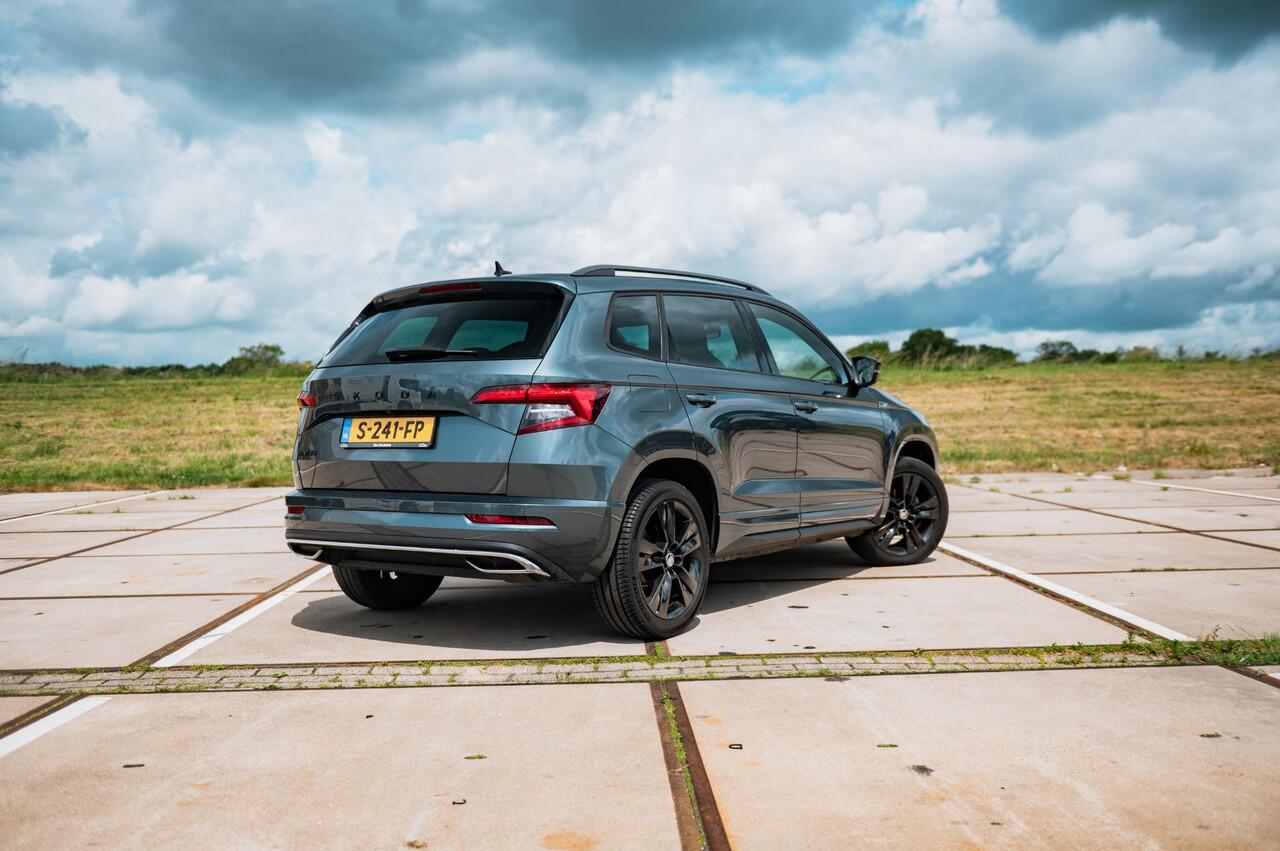 Skoda Karoq 1.5 TSI 150PK DSG Sportline | TREKHAAK | DIGI DASH | NAVI | ELEKTRISCH BEDIENBARE ACHTERKLEP | ADAPTIVE CRUISE CONTROL