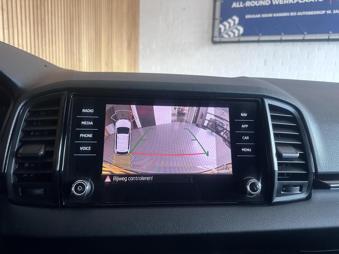 Skoda Karoq 1.5 TSI ACT Sportline Business Trekhaak | Canton | Camera | Sfeerverlichting