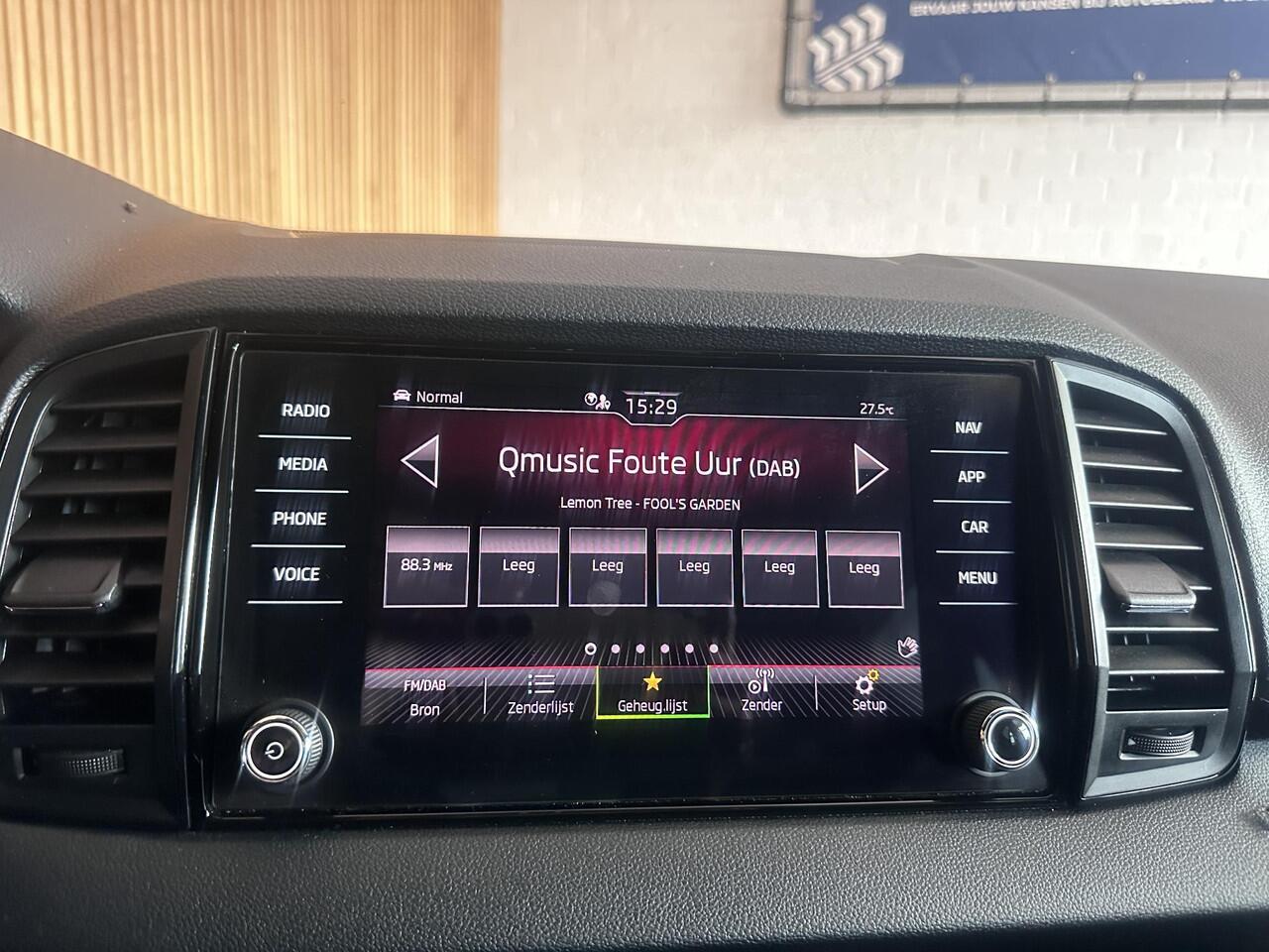 Skoda Karoq 1.5 TSI ACT Sportline Business Trekhaak | Canton | Camera | Sfeerverlichting