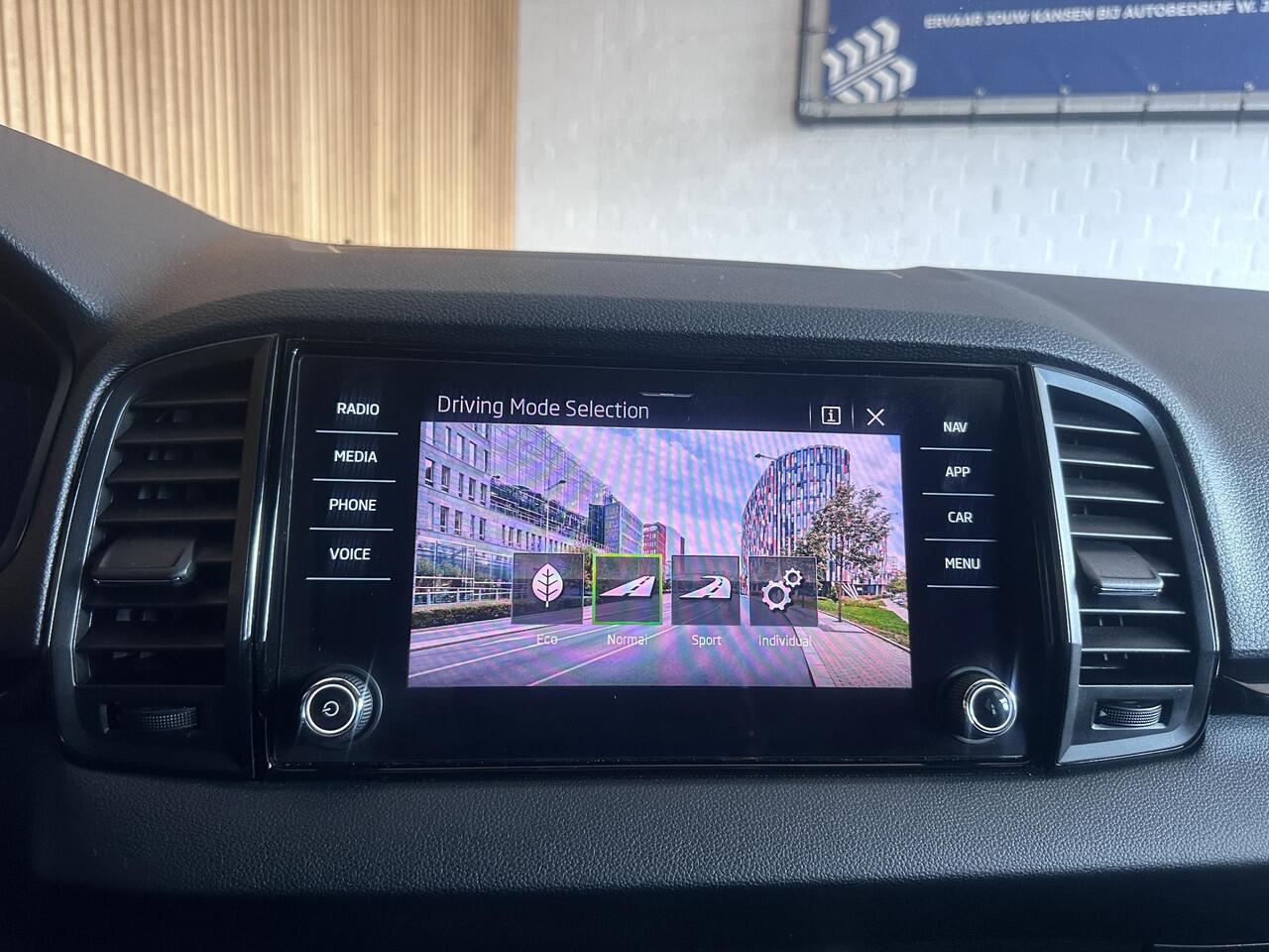 Skoda Karoq 1.5 TSI ACT Sportline Business Trekhaak | Canton | Camera | Sfeerverlichting