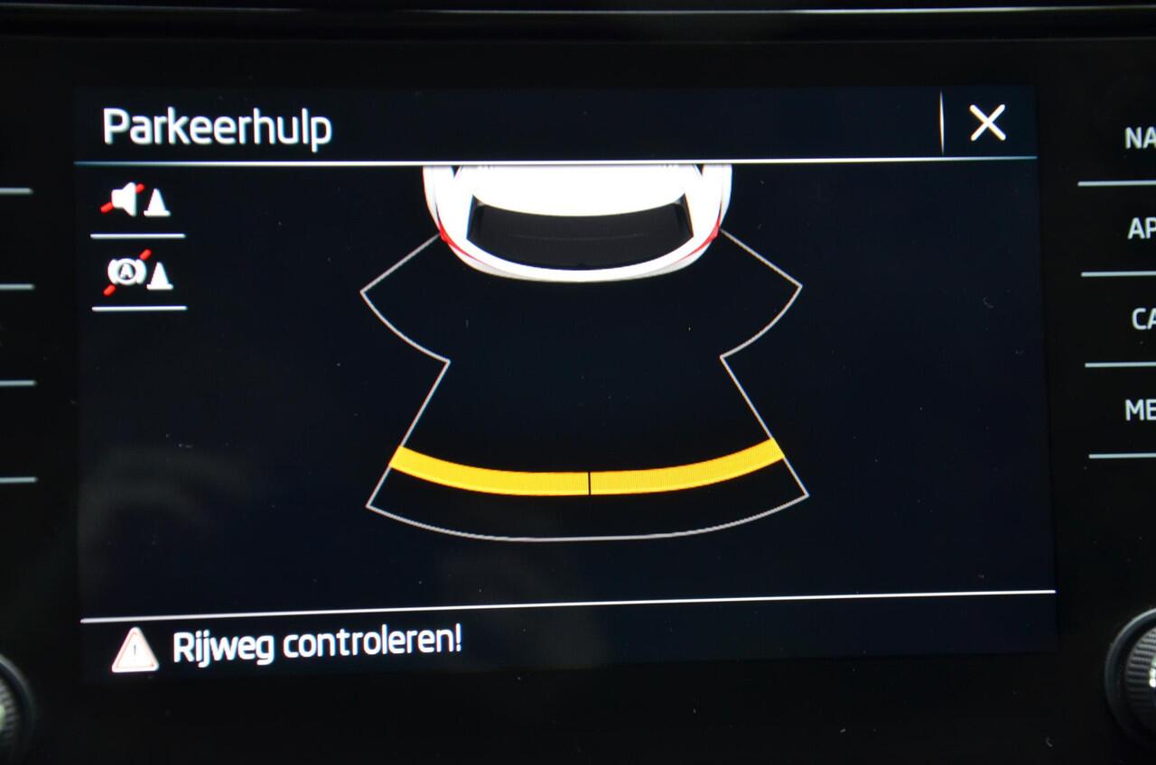 Skoda Karoq 1.5 TSI ACT Business Edition Automaat/Ecc/Pdc/Apple Carplay/Android Auto/lichtmetalen velgen/Cr-Controle/Trekhaak