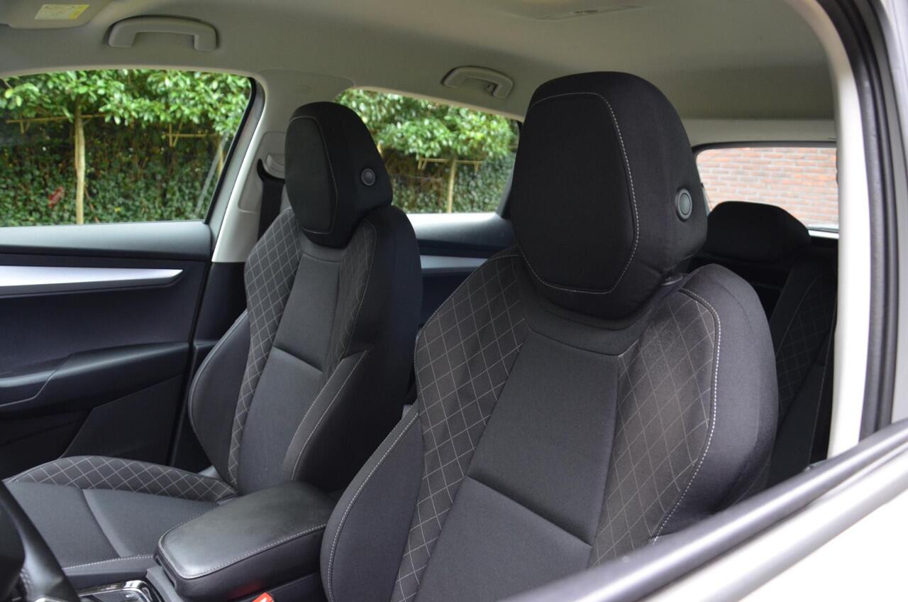 Skoda Karoq 1.5 TSI ACT Business Edition Automaat/Ecc/Pdc/Apple Carplay/Android Auto/lichtmetalen velgen/Cr-Controle/Trekhaak