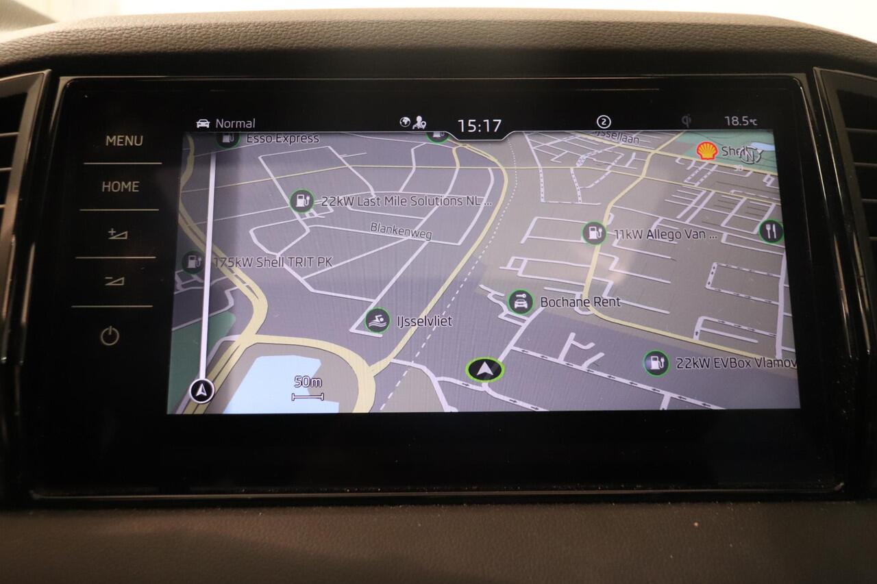 Skoda Karoq 1.5 TSI ACT Sportline Business | Adaptieve cruisecontrol | Camera | Panoramadak | Trekhaak | CANTON audio | Elektr achterklep | Stuur en stoel verwarming |