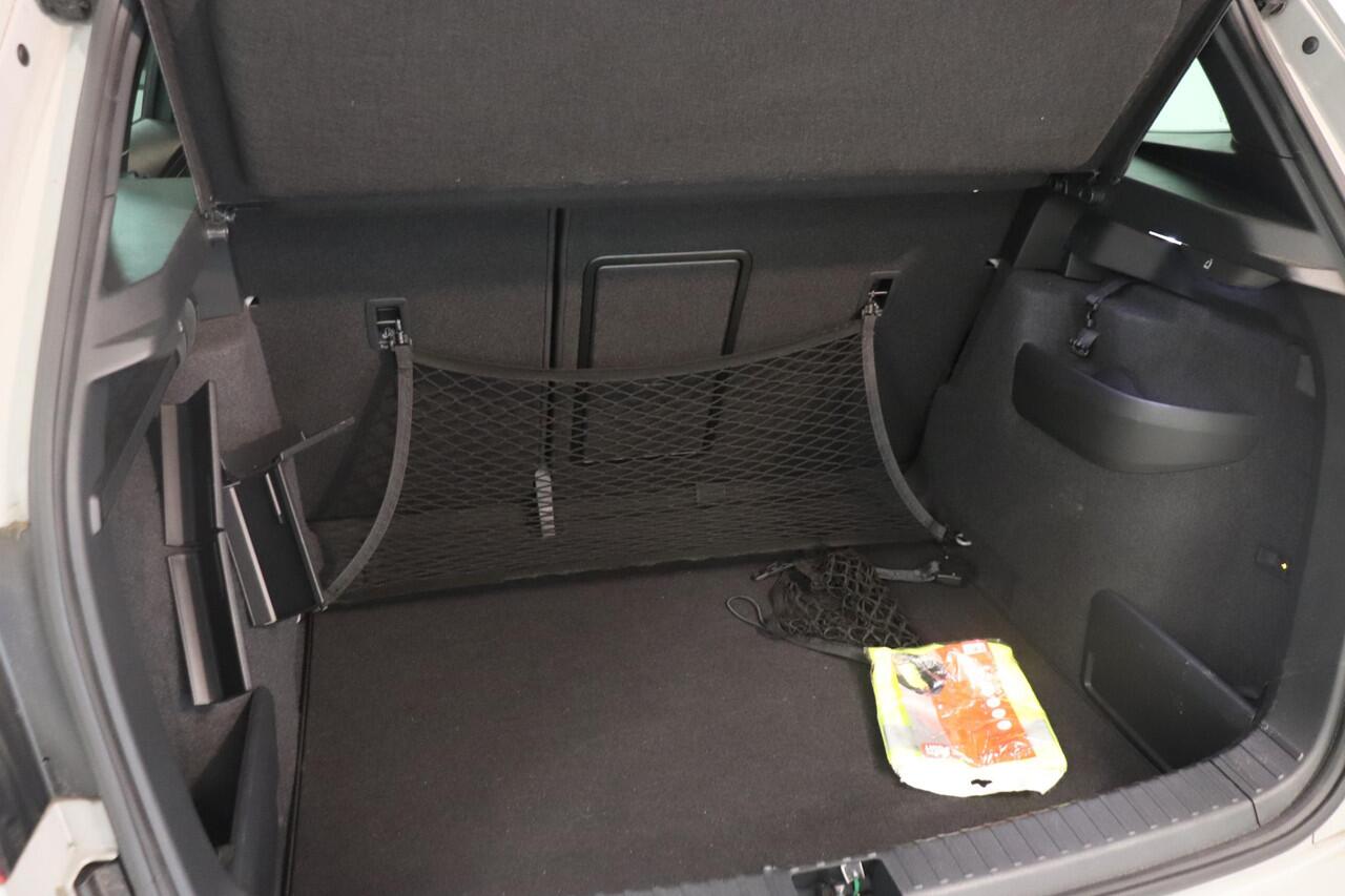 Skoda Karoq 1.5 TSI ACT Sportline Business | Adaptieve cruisecontrol | Camera | Panoramadak | Trekhaak | CANTON audio | Elektr achterklep | Stuur en stoel verwarming |