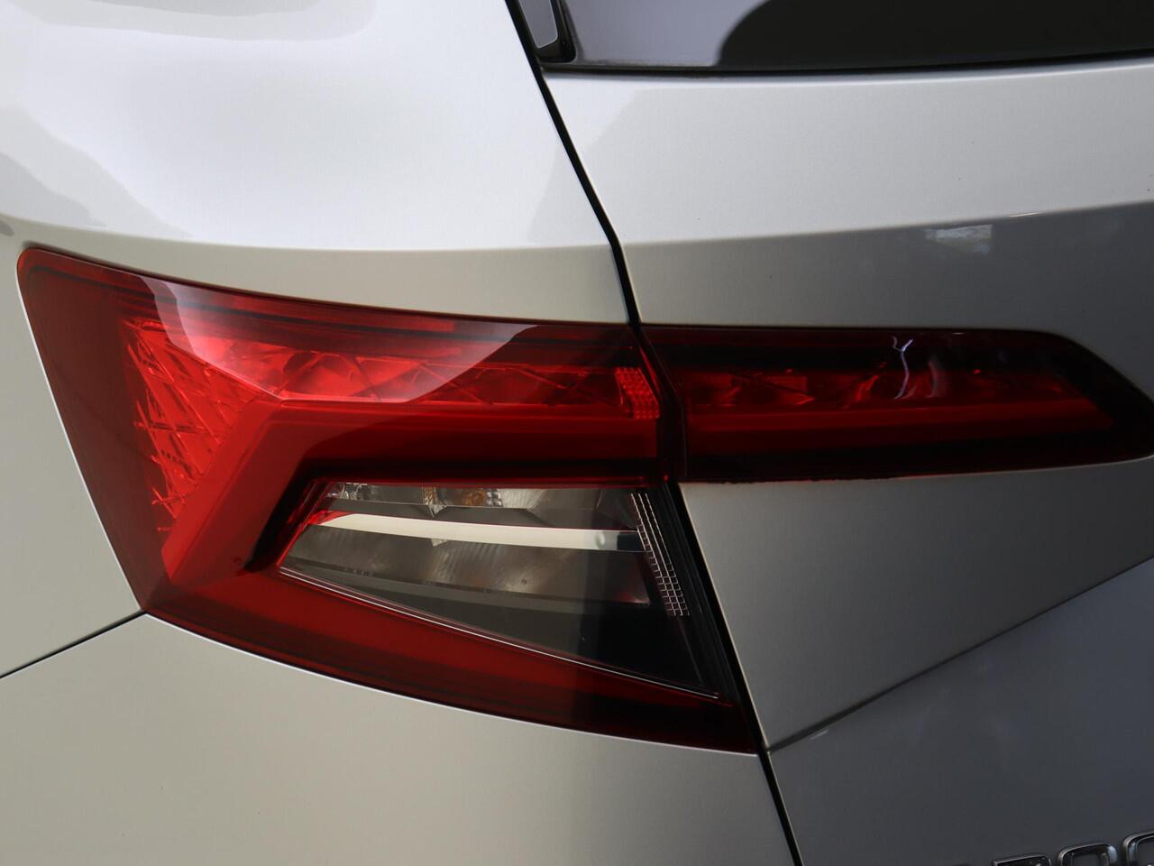 Skoda Karoq 1.5 TSI ACT Business Edition Plus | Keyless | Achteruitrijcamera | Navigatie | Cruise control | CarPlay | Full LED verlichting | Elektrisch inklapbare buitenspiegels |