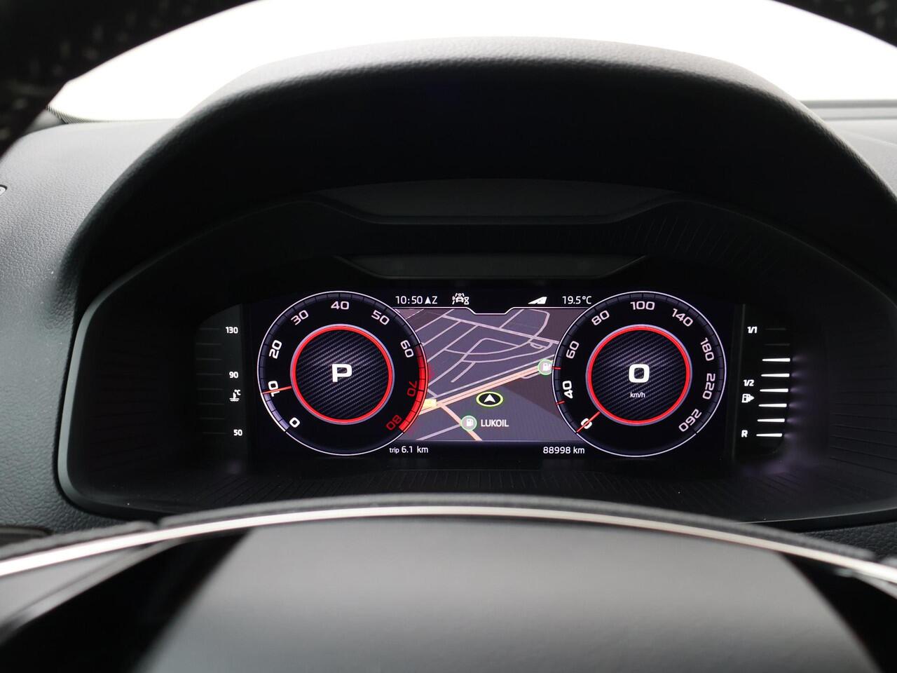 Skoda Karoq 1.5 TSI ACT Sportline Business | 150 PK | Automaat | Panoramadak | Trekhaak wegklapbaar |