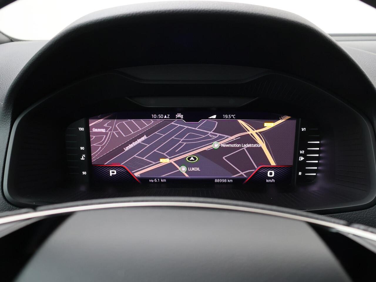 Skoda Karoq 1.5 TSI ACT Sportline Business | 150 PK | Automaat | Panoramadak | Trekhaak wegklapbaar |