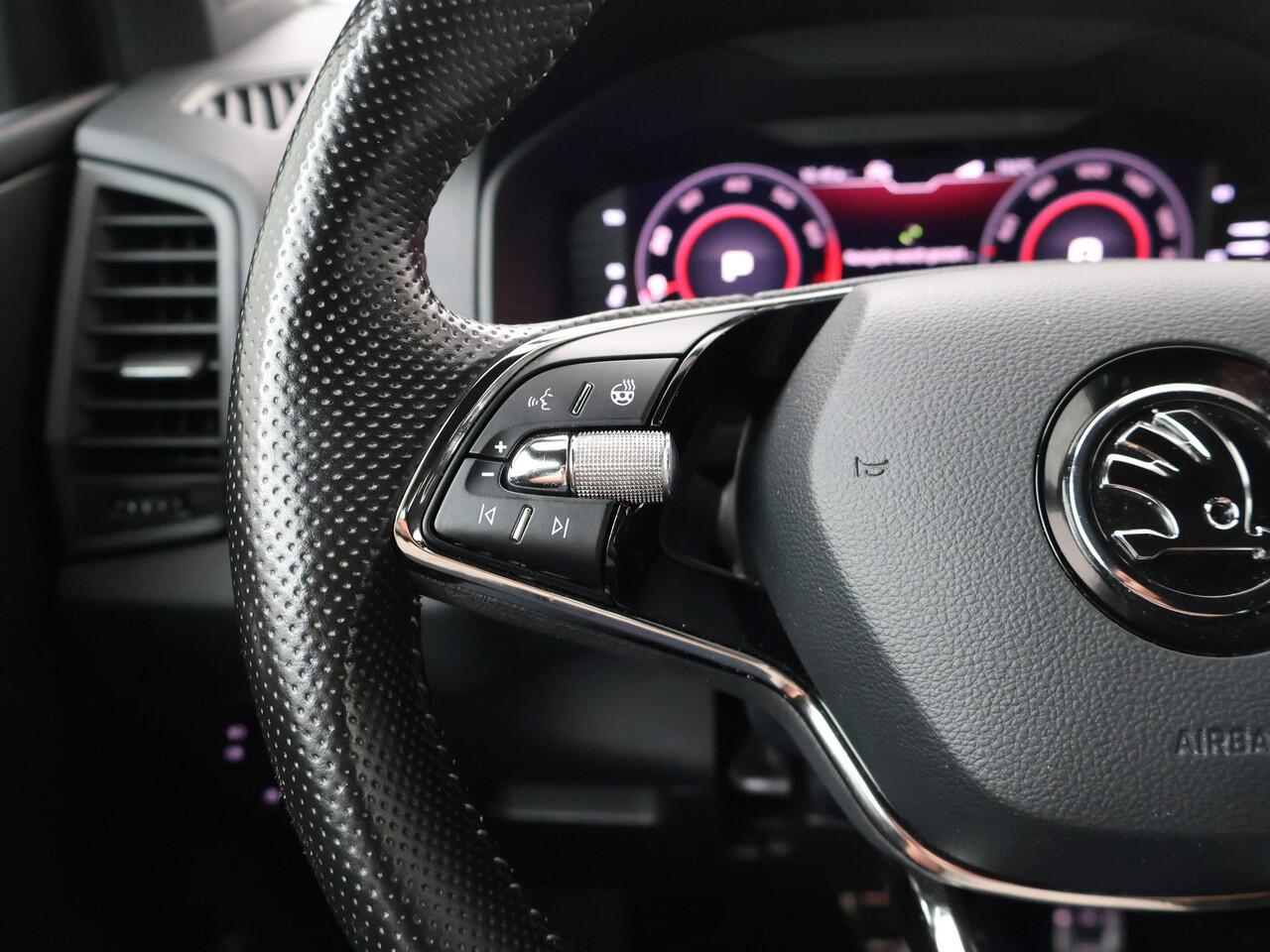 Skoda Karoq 1.5 TSI ACT Sportline Business | 150 PK | Automaat | Panoramadak | Trekhaak wegklapbaar |