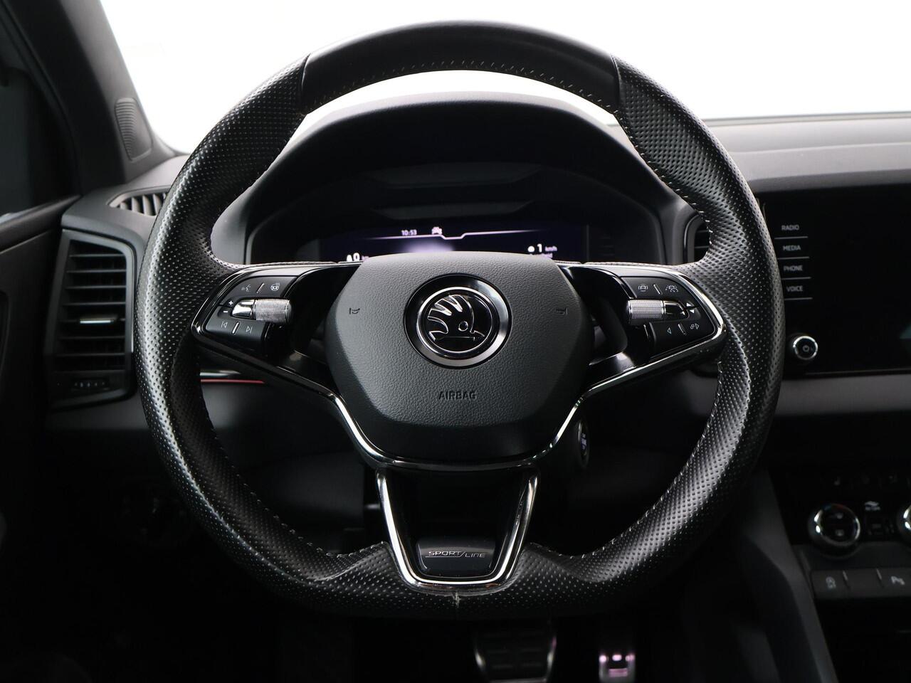 Skoda Karoq 1.5 TSI ACT Sportline Business | 150 PK | Automaat | Panoramadak | Trekhaak wegklapbaar |