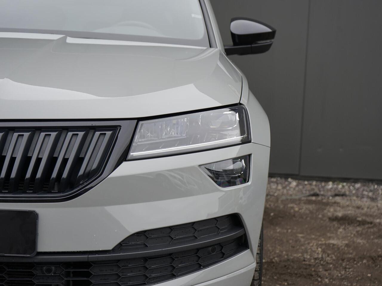 Skoda Karoq 1.5 TSI ACT Sportline Business Dealeronderh. / Smartlink / Steel Grey! /Achteruitrijcamera / PDC voor-achter / LED koplampen / Winterpakket / Sfeerverlichting