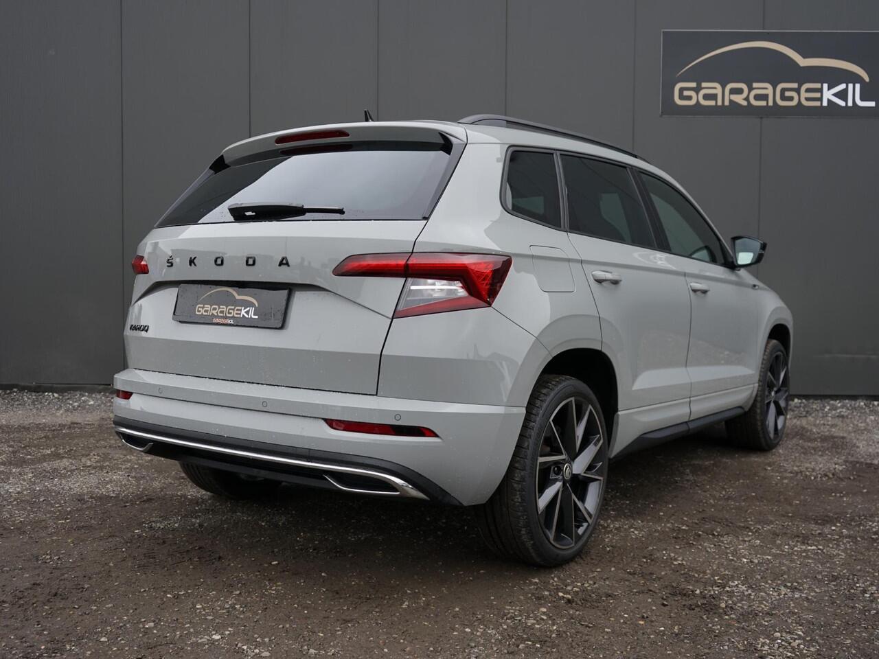 Skoda Karoq 1.5 TSI ACT Sportline Business Dealeronderh. / Smartlink / Steel Grey! /Achteruitrijcamera / PDC voor-achter / LED koplampen / Winterpakket / Sfeerverlichting