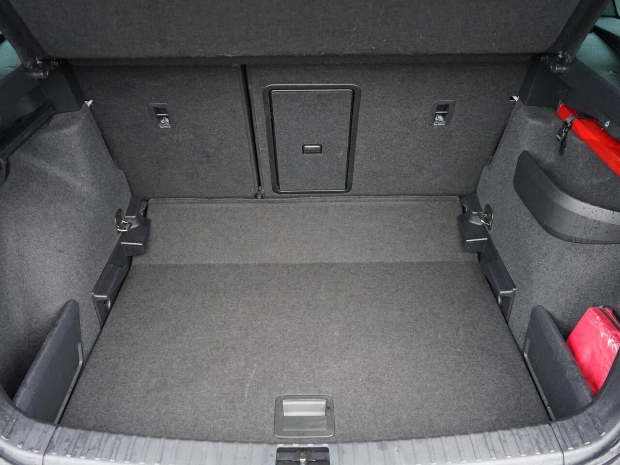 Skoda Karoq 1.5 TSI ACT Sportline Business Dealeronderh. / Smartlink / Steel Grey! /Achteruitrijcamera / PDC voor-achter / LED koplampen / Winterpakket / Sfeerverlichting