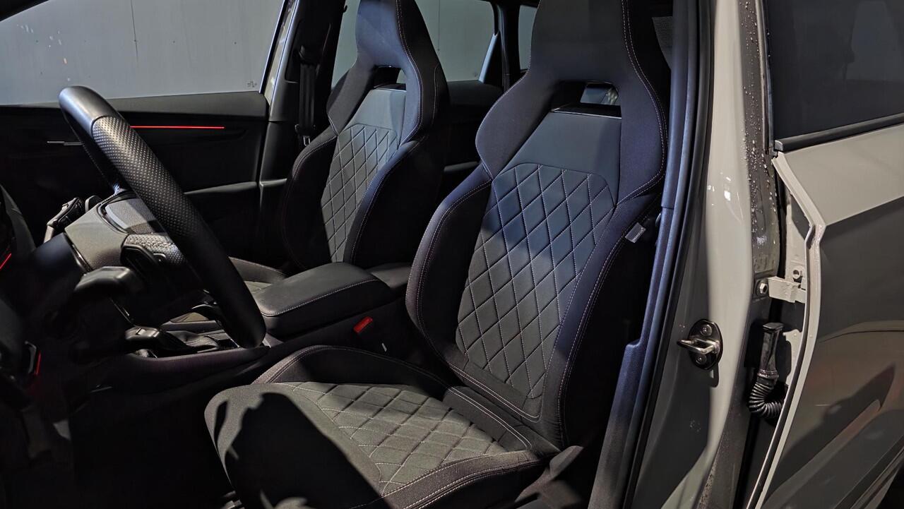 Skoda Karoq 1.5 TSI ACT Sportline | Pano | Carplay | Camera