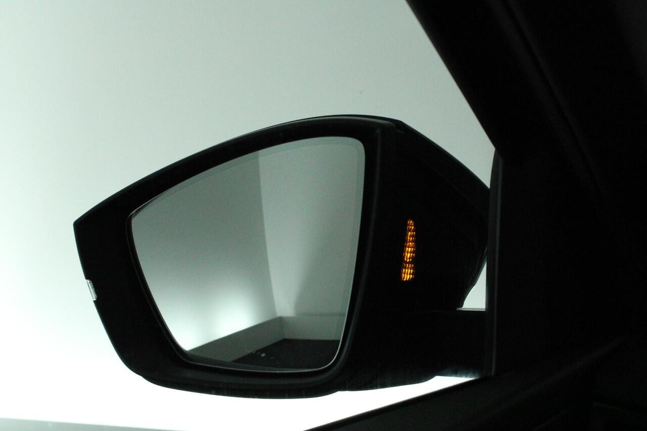 Skoda Karoq 1.5 TSI 150pk DSG Sportline Business Panoramadak Trekhaak Stoelverwarming