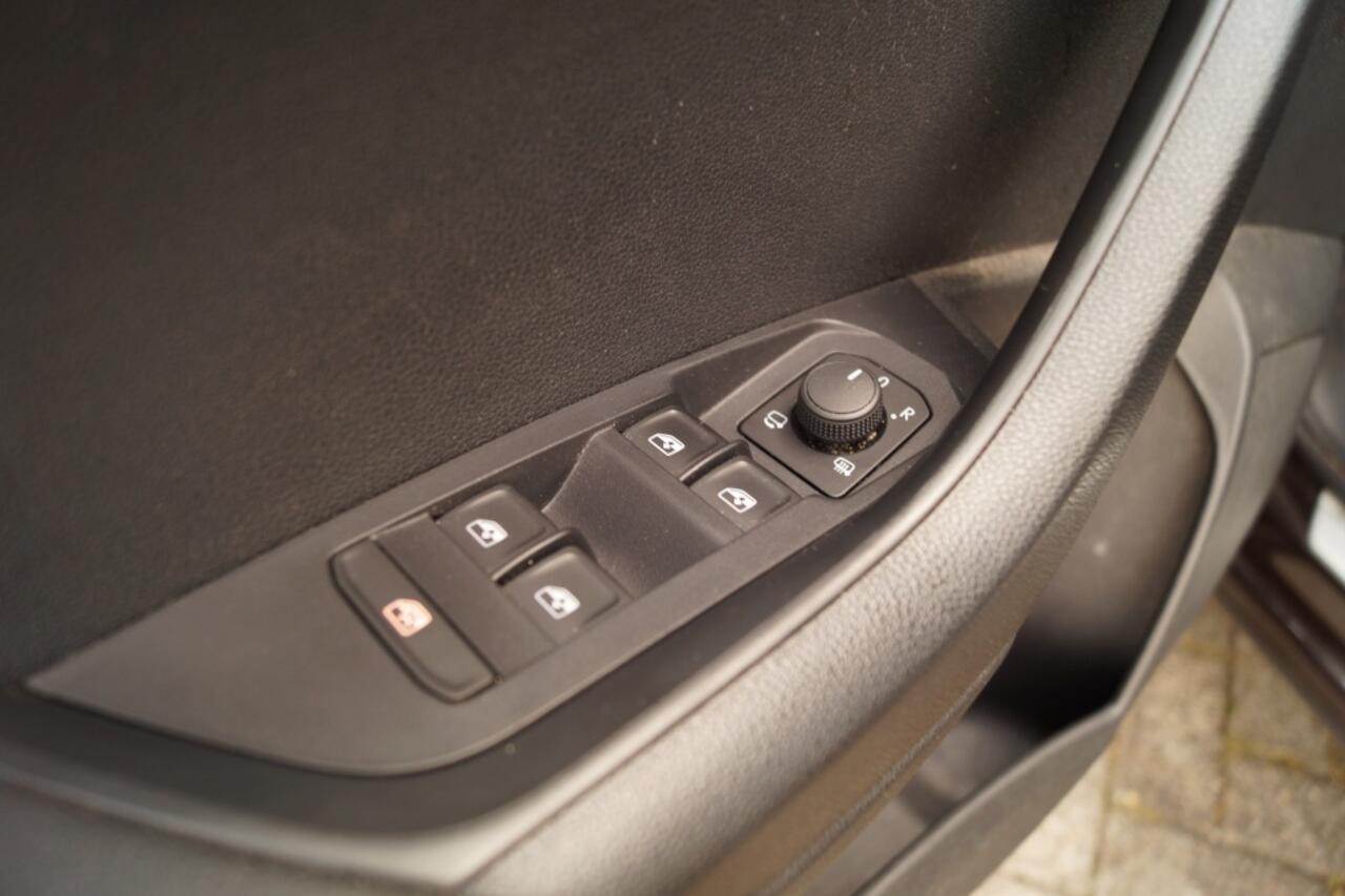 Skoda Karoq 1.5 TSI 150pk DSG Business Edition -NAVI-ECC-PDC-