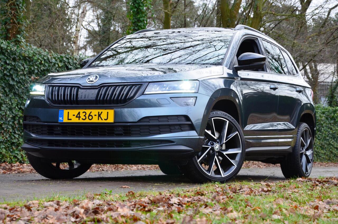 Skoda Karoq 1.5 TSI ACT Sportline Business Automaat/Navi/Led/Pdc/Ecc/Stoel & stuurverwarming/Virtual Cockpit/Achteruitrijcamera/Cr-Control adaptief/Privacy-Glass/wegklapbare Trekhaak