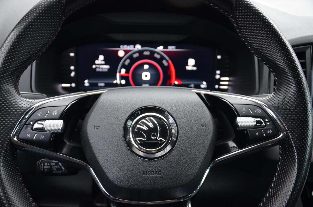 Skoda Karoq 1.5 TSI ACT Sportline Business Automaat/Navi/Led/Pdc/Ecc/Stoel & stuurverwarming/Virtual Cockpit/Achteruitrijcamera/Cr-Control adaptief/Privacy-Glass/wegklapbare Trekhaak