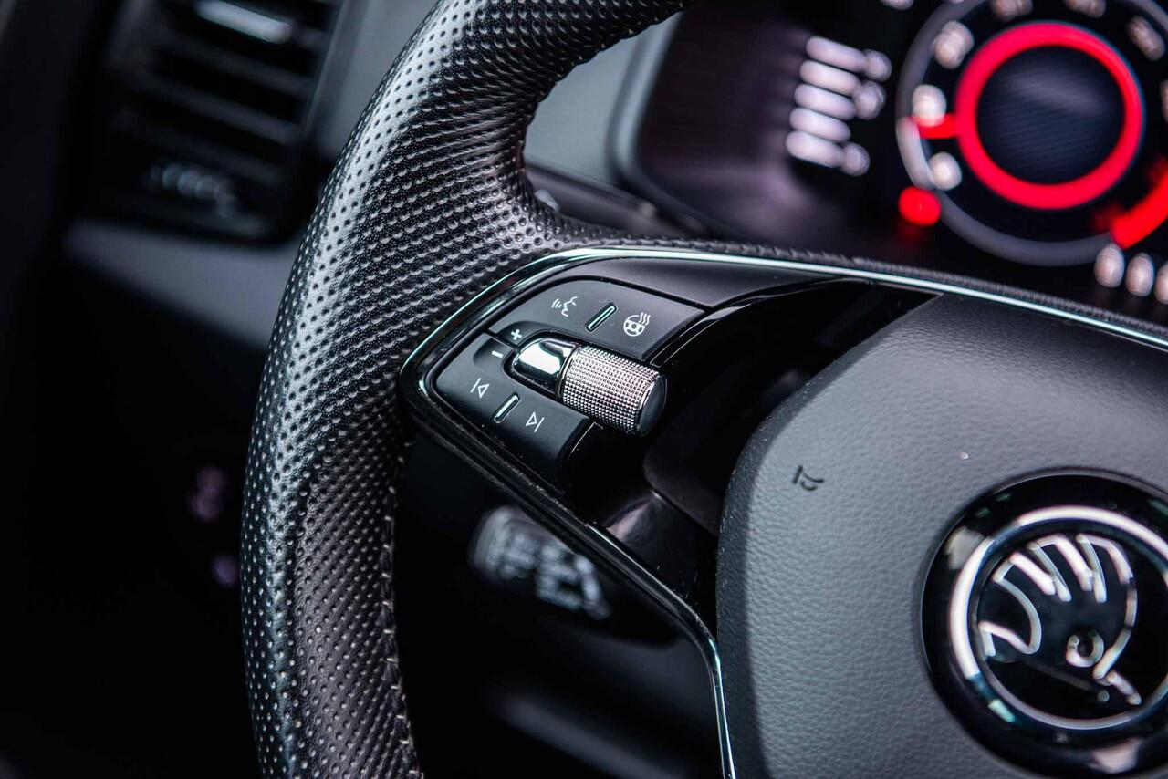 Skoda Karoq 1.5 TSi 150 pk Sportline Business | 19 " | Camera | Stoelverwarming