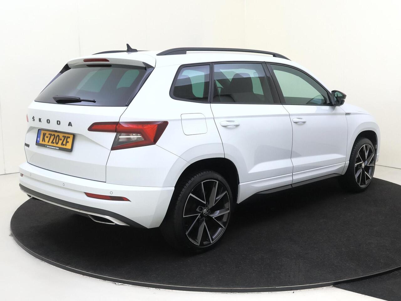 Skoda Karoq 1.5 TSI ACT Sportline Business | CANTON audio | Achteruitrijcamera | Cruise control | CarPlay | Keyless | Navigatie | Stoel- en stuurwielverwarming |