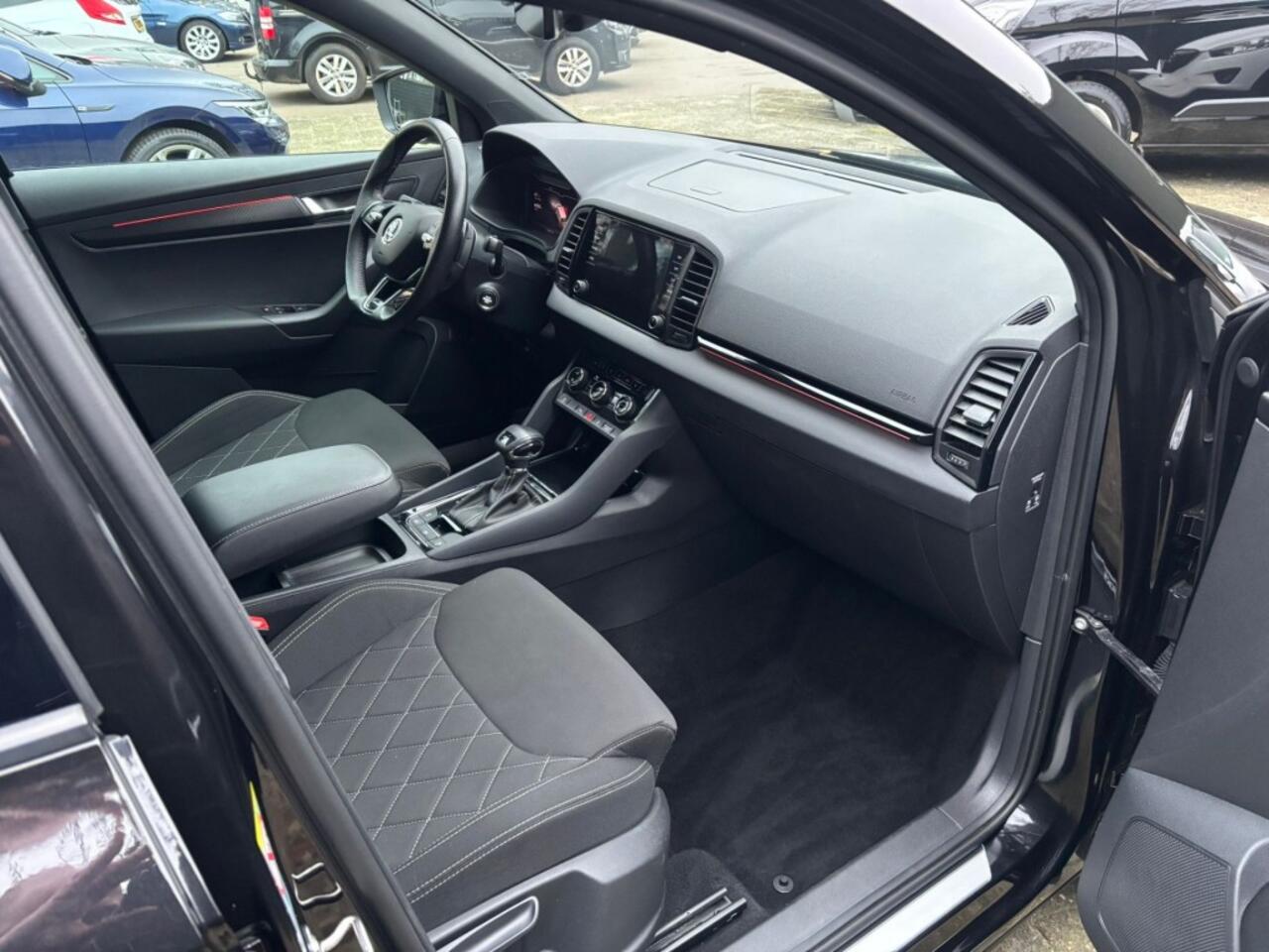 Skoda Karoq 1.5 TSI SPORTL. BUS.**Digitaalcockpit//DAB/CARPLAY**