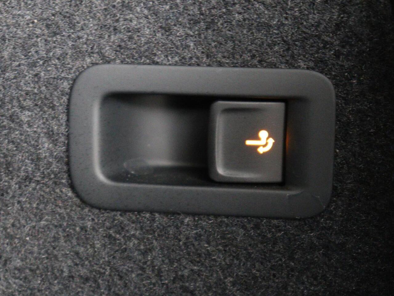 Skoda Karoq 1.5 TSI Sportline | Trekhaak | Stoelverwarming | Virtual Cockpit | Stuurverwarming | Carplay | Sportstoelen | Camera | Navigatie | Cruise control | Parkeerhulp