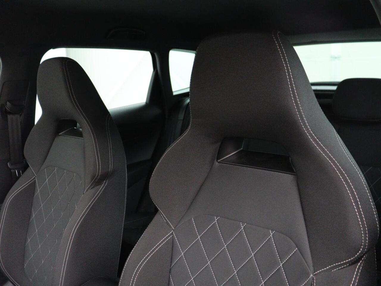 Skoda Karoq 1.5 TSI Sportline | Trekhaak | Stoelverwarming | Virtual Cockpit | Stuurverwarming | Carplay | Sportstoelen | Camera | Navigatie | Cruise control | Parkeerhulp