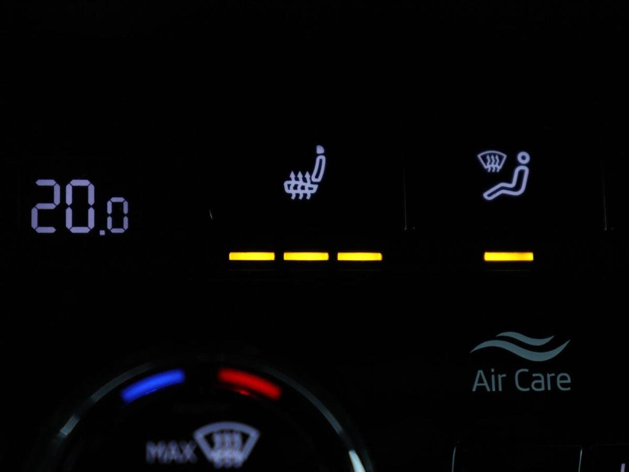 Skoda Karoq 1.5 TSI Sportline | Trekhaak | Stoelverwarming | Virtual Cockpit | Stuurverwarming | Carplay | Sportstoelen | Camera | Navigatie | Cruise control | Parkeerhulp