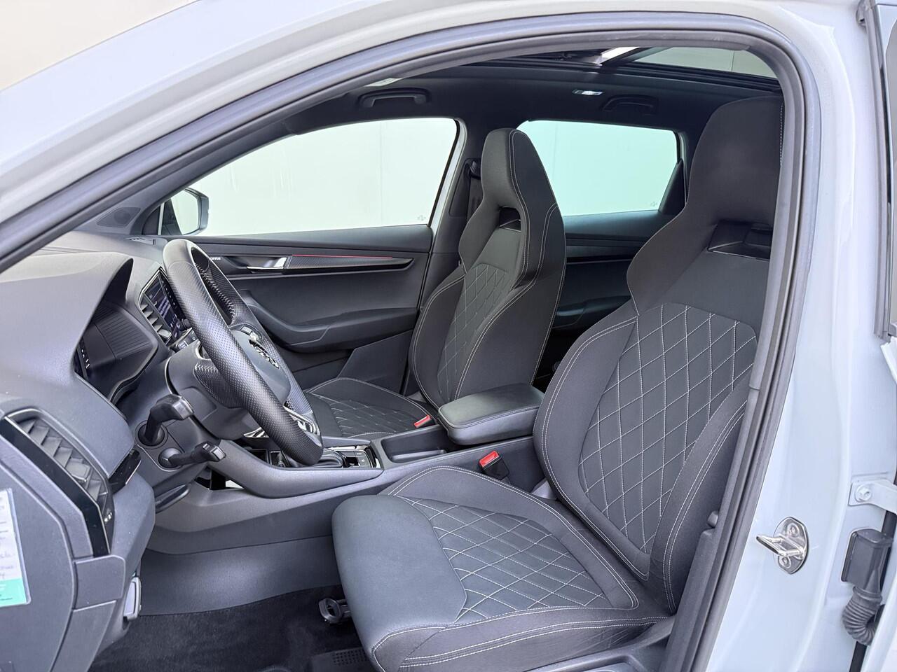 Skoda Karoq 1.5 TSI ACT Sportline Business AUTOMAAT | Navigate | Parkeersensoren & 360 Camera | Panoramadak | Stoel & Stuurverwarming |