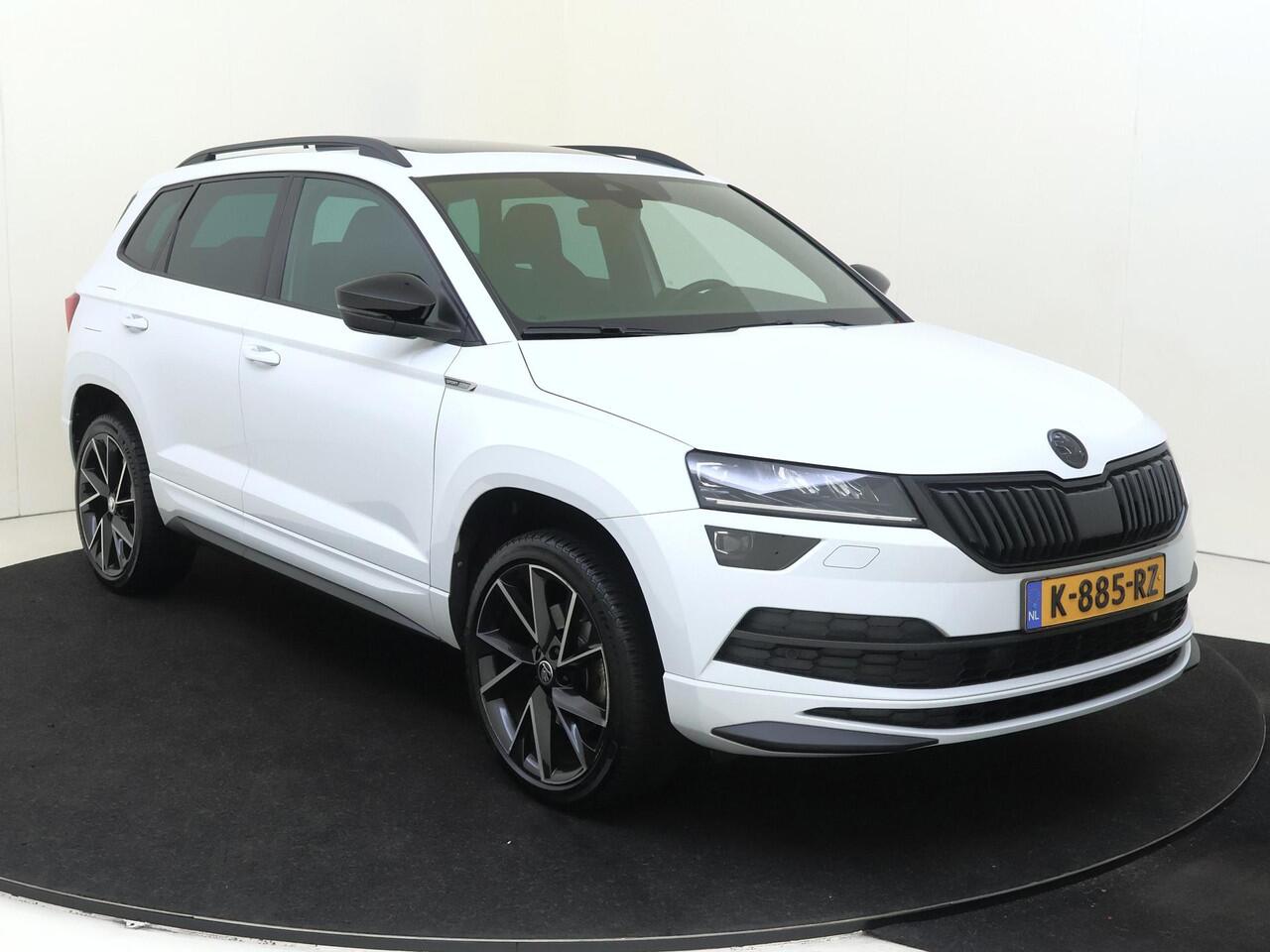 Skoda Karoq 1.5 TSI ACT Sportline Business AUTOMAAT | Navigate | Parkeersensoren & 360 Camera | Panoramadak | Stoel & Stuurverwarming |