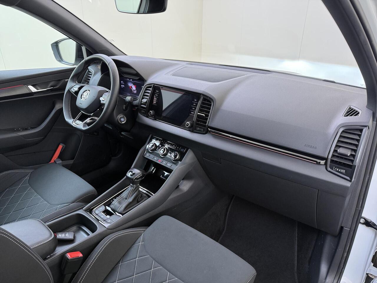 Skoda Karoq 1.5 TSI ACT Sportline Business AUTOMAAT | Navigate | Parkeersensoren & 360 Camera | Panoramadak | Stoel & Stuurverwarming |