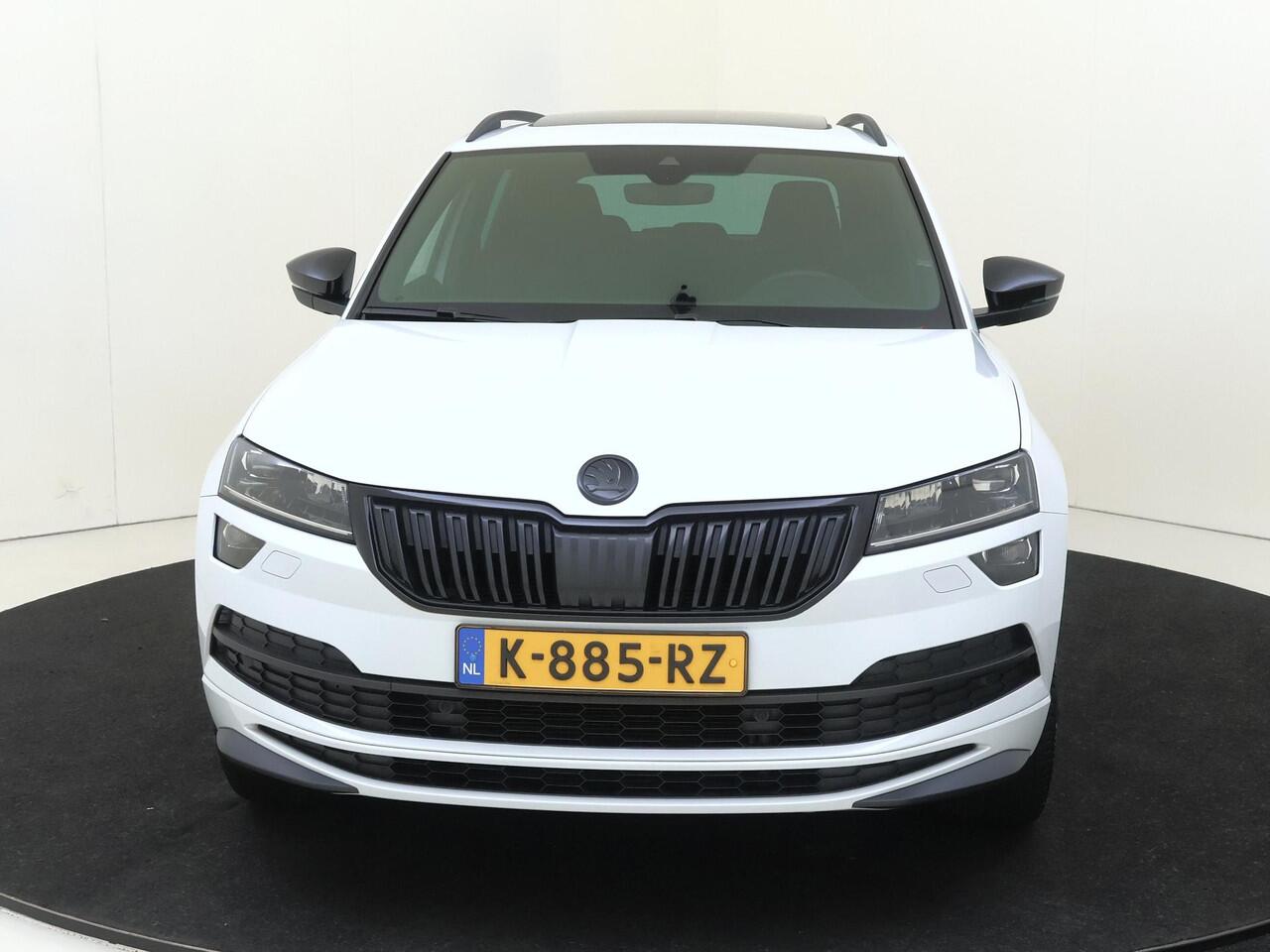 Skoda Karoq 1.5 TSI ACT Sportline Business AUTOMAAT | Navigate | Parkeersensoren & 360 Camera | Panoramadak | Stoel & Stuurverwarming |